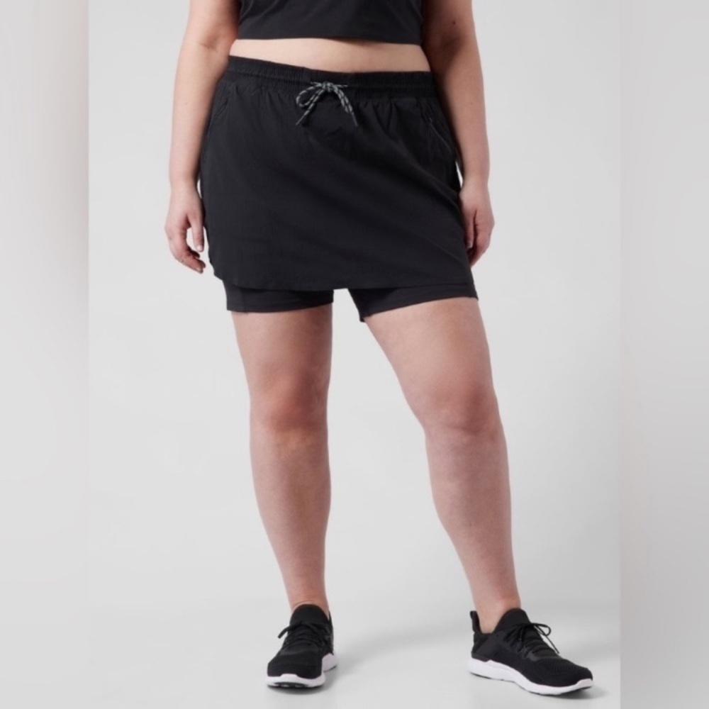 NWT Athleta Trekkie Skort Built-in Shorts Black Adjustable Waist Zip Pockets 14